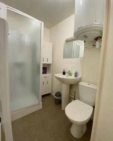 Ecole 101 Apartamento *